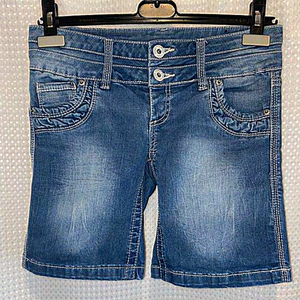 Woman Foxy Jeans  Y2K low‎ rise stretchy jean shorts medium wash size 3